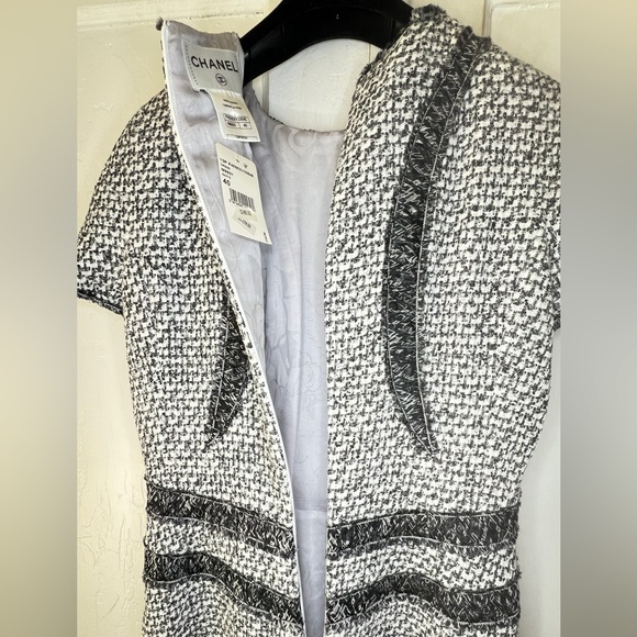 Chanel tweed dress - Picture 6 of 15